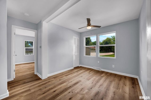 225 GRANDVIEW Avenue, East Peoria, IL 61611