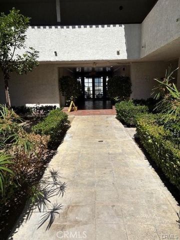 18530 Hatteras Street 326, Tarzana, CA 91356