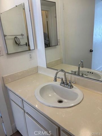 18530 Hatteras Street 326, Tarzana, CA 91356