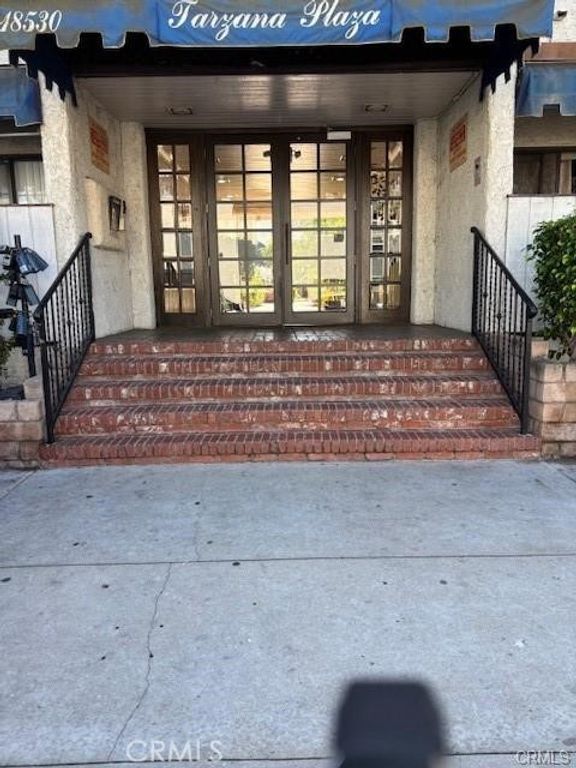 18530 Hatteras Street 326, Tarzana, CA 91356