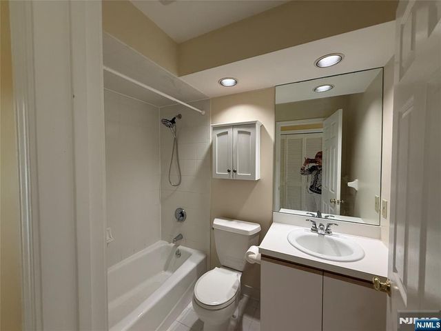 884 E Somerset Court, Ramsey, NJ 07446