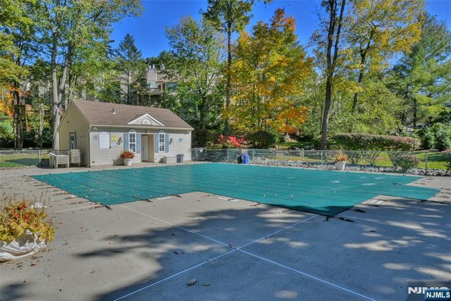 884 E Somerset Court, Ramsey, NJ 07446