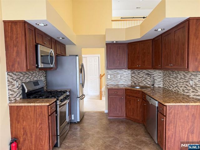 884 E Somerset Court, Ramsey, NJ 07446