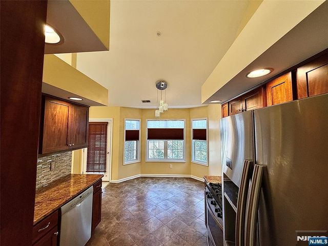 884 E Somerset Court, Ramsey, NJ 07446