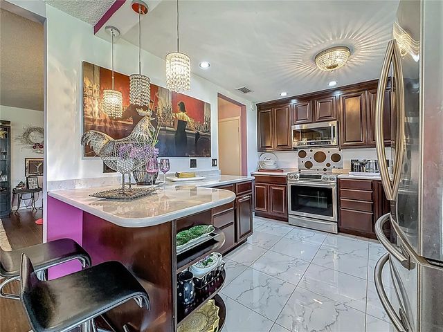 110 ASPEN CIRCLE, Seminole, FL 33777