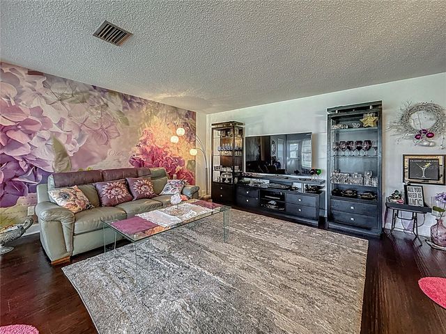 110 ASPEN CIRCLE, Seminole, FL 33777