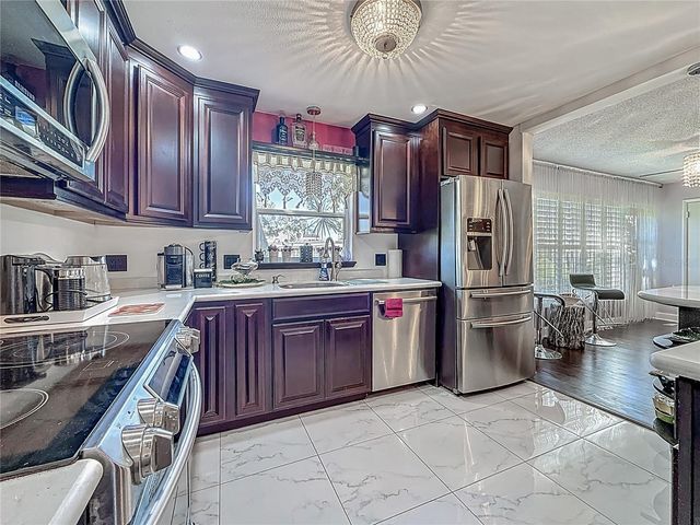 110 ASPEN CIRCLE, Seminole, FL 33777