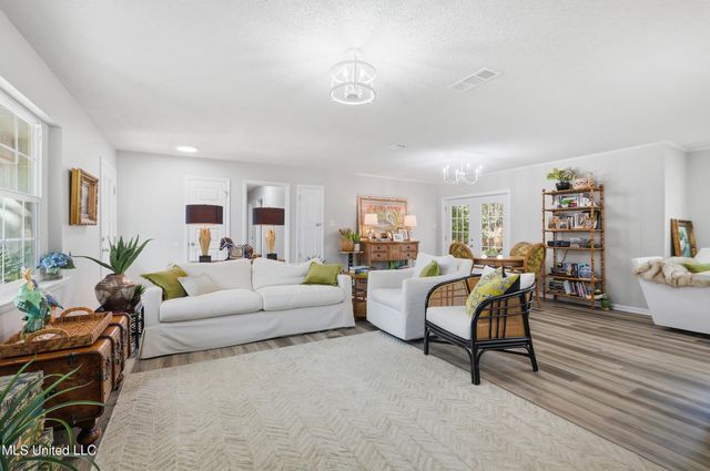 1210 Lancelot Lane, Ocean Springs, MS 39564