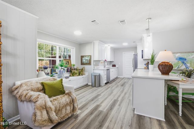 1210 Lancelot Lane, Ocean Springs, MS 39564