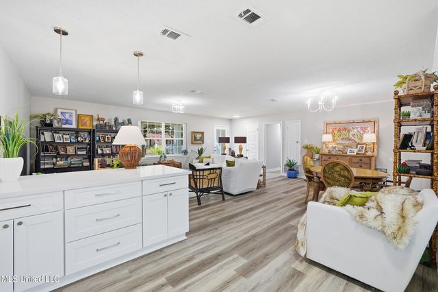 1210 Lancelot Lane, Ocean Springs, MS 39564