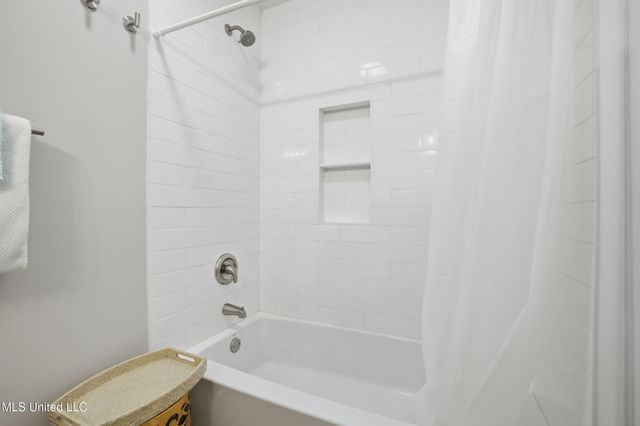 1210 Lancelot Lane, Ocean Springs, MS 39564