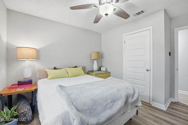 1210 Lancelot Lane, Ocean Springs, MS 39564