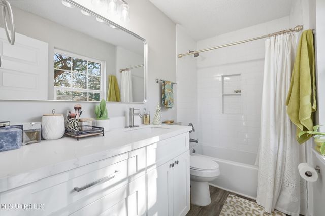 1210 Lancelot Lane, Ocean Springs, MS 39564