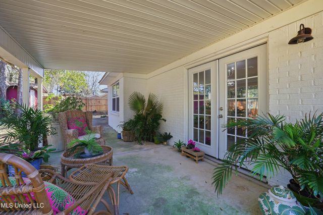 1210 Lancelot Lane, Ocean Springs, MS 39564