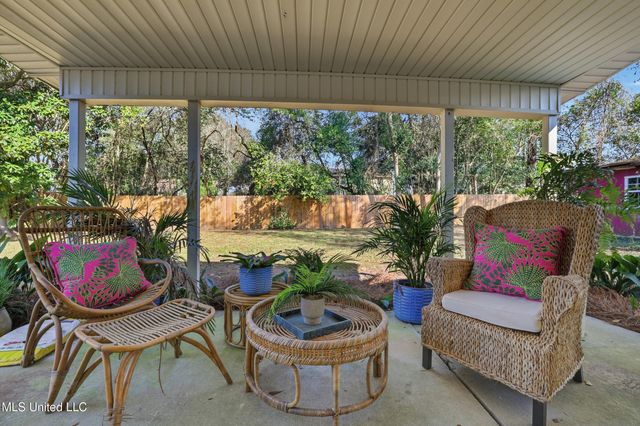 1210 Lancelot Lane, Ocean Springs, MS 39564