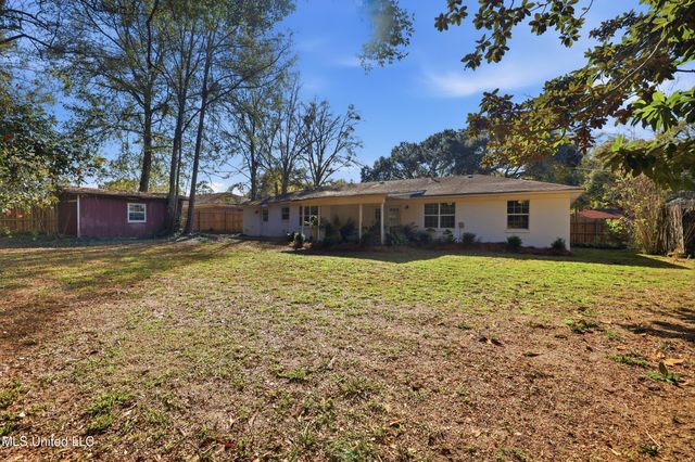 1210 Lancelot Lane, Ocean Springs, MS 39564