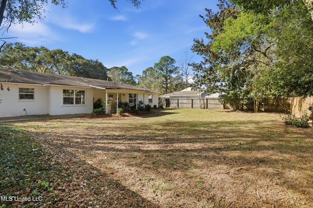 1210 Lancelot Lane, Ocean Springs, MS 39564