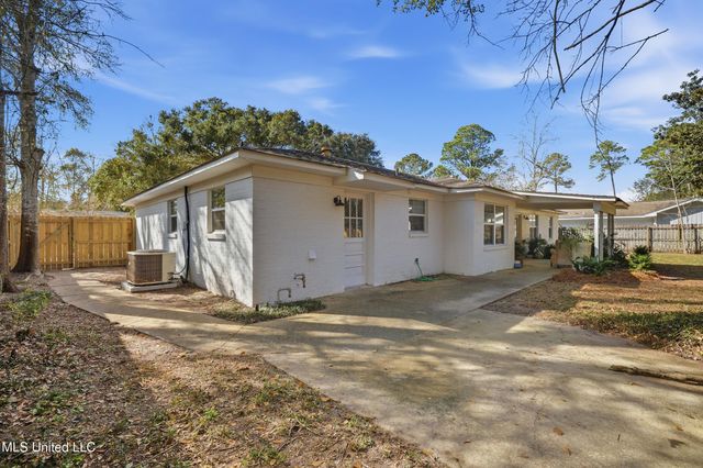 1210 Lancelot Lane, Ocean Springs, MS 39564