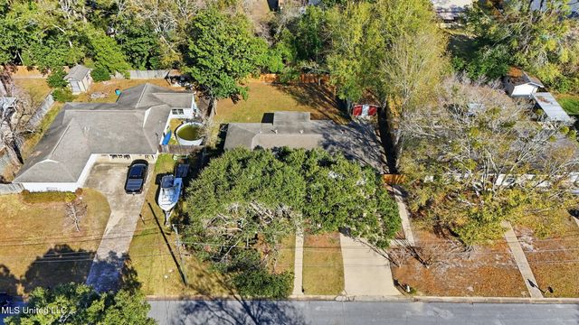 1210 Lancelot Lane, Ocean Springs, MS 39564