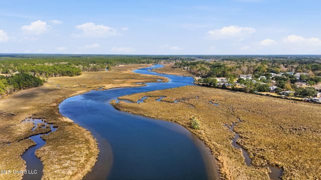 1210 Lancelot Lane, Ocean Springs, MS 39564