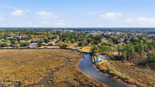 1210 Lancelot Lane, Ocean Springs, MS 39564