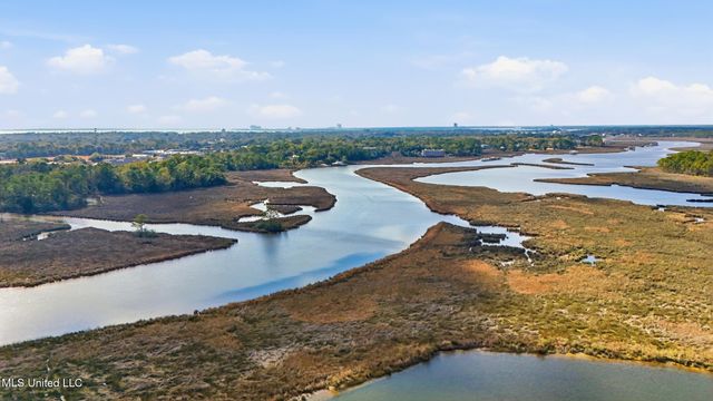 1210 Lancelot Lane, Ocean Springs, MS 39564