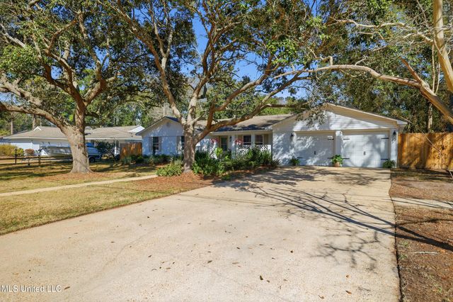 1210 Lancelot Lane, Ocean Springs, MS 39564