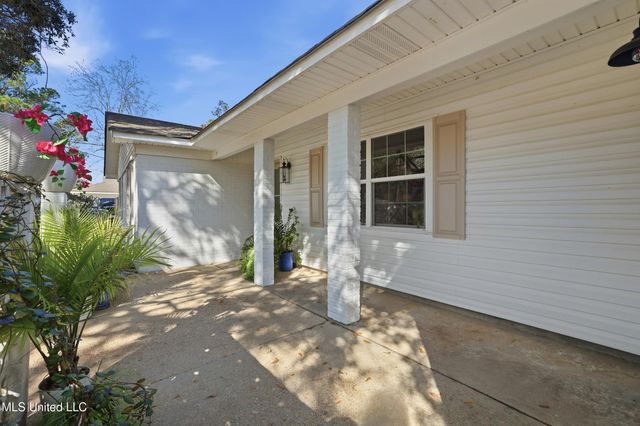 1210 Lancelot Lane, Ocean Springs, MS 39564