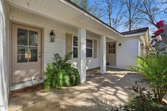 1210 Lancelot Lane, Ocean Springs, MS 39564