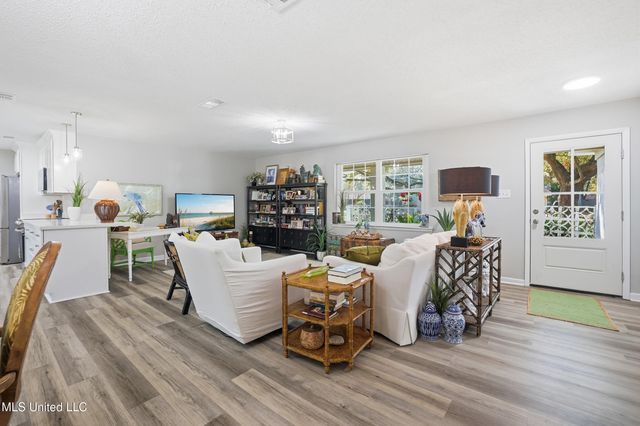 1210 Lancelot Lane, Ocean Springs, MS 39564