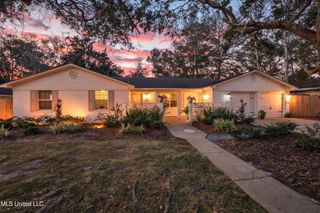1210 Lancelot Lane, Ocean Springs, MS 39564