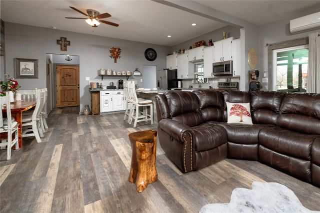 450 Angus Drive, Weatherford, TX 76088