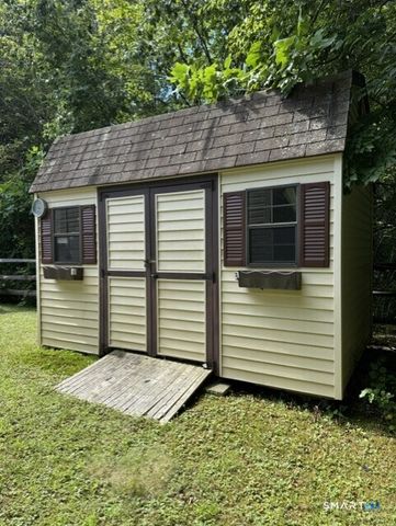 6 Harmony Lane, Milford, CT 06460