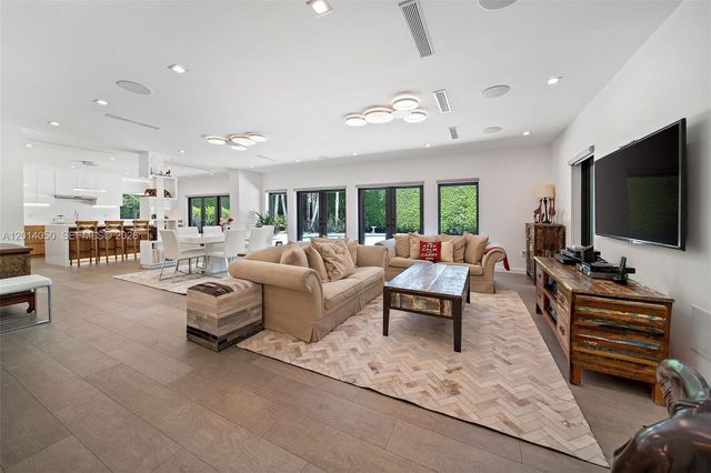 1117 Alfonso Ave ., Coral Gables, FL 33146