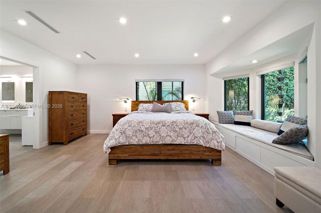 1117 Alfonso Ave ., Coral Gables, FL 33146