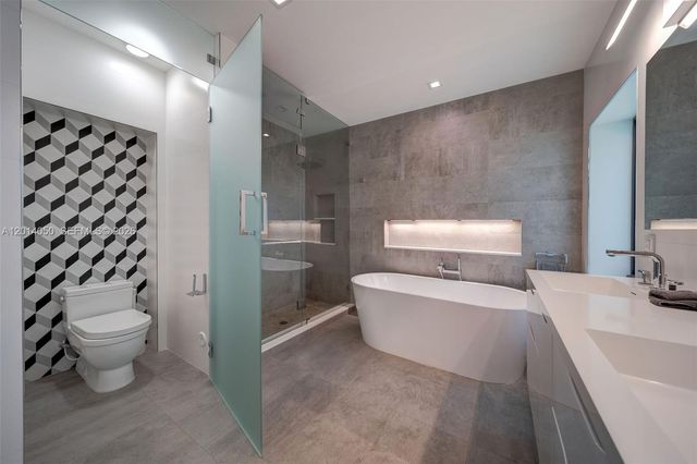 1117 Alfonso Ave ., Coral Gables, FL 33146