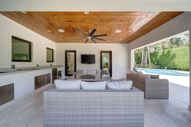 1117 Alfonso Ave ., Coral Gables, FL 33146