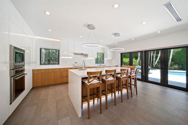1117 Alfonso Ave ., Coral Gables, FL 33146