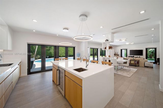 1117 Alfonso Ave ., Coral Gables, FL 33146