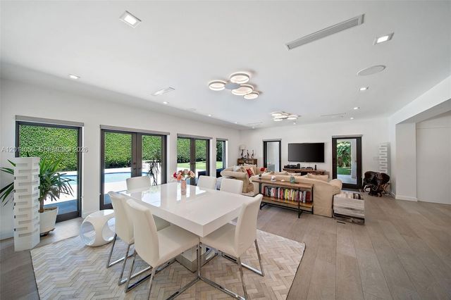 1117 Alfonso Ave ., Coral Gables, FL 33146