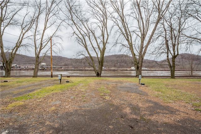 200 Moscow Road, New Cumberland, WV 26047