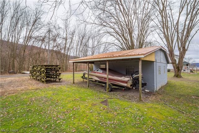 200 Moscow Road, New Cumberland, WV 26047