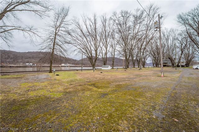 200 Moscow Road, New Cumberland, WV 26047
