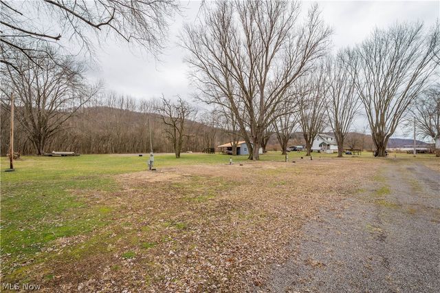 200 Moscow Road, New Cumberland, WV 26047