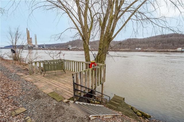 200 Moscow Road, New Cumberland, WV 26047