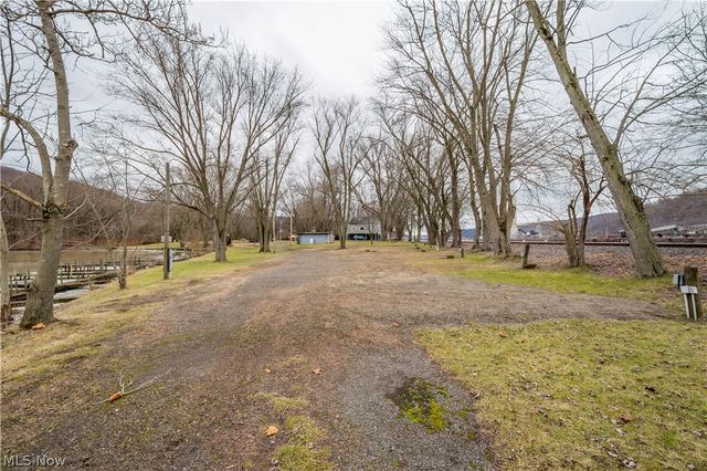 200 Moscow Road, New Cumberland, WV 26047