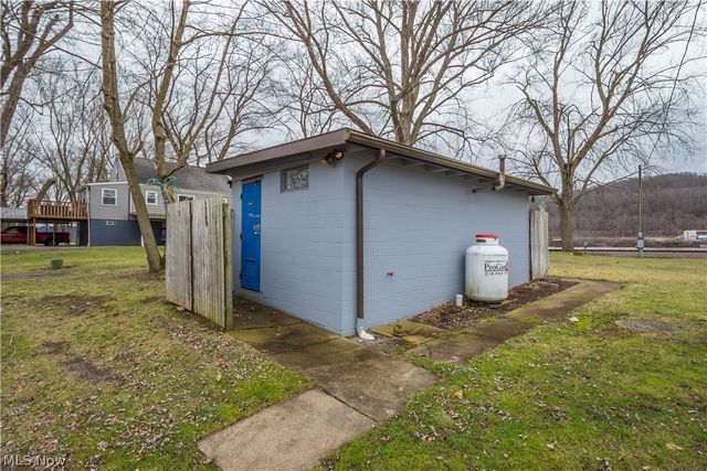 200 Moscow Road, New Cumberland, WV 26047
