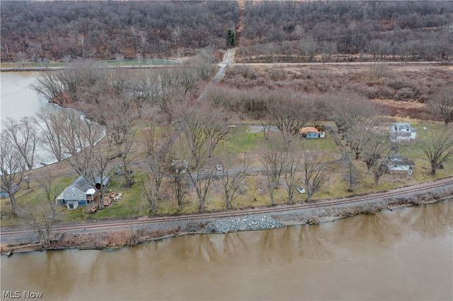 200 Moscow Road, New Cumberland, WV 26047