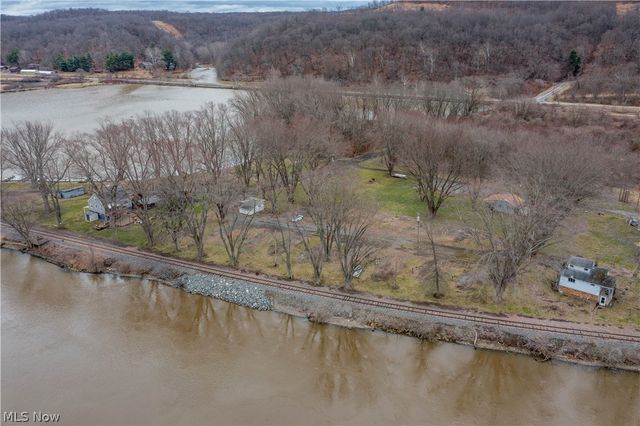 200 Moscow Road, New Cumberland, WV 26047