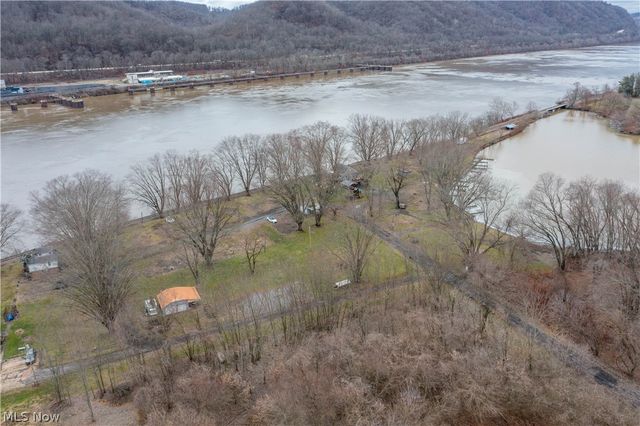 200 Moscow Road, New Cumberland, WV 26047